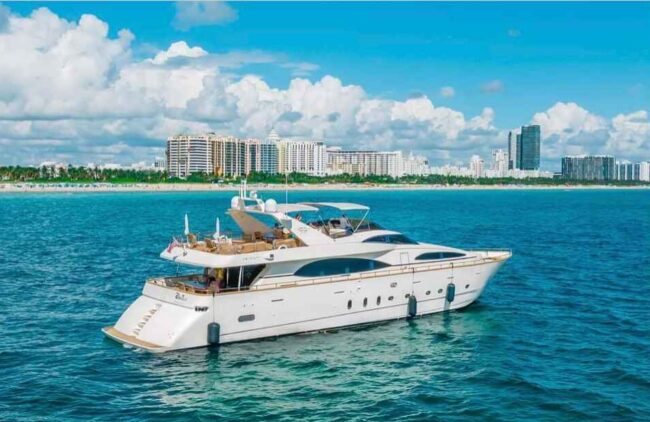 Miami 100ft Azimut Daniela Yacht Rental