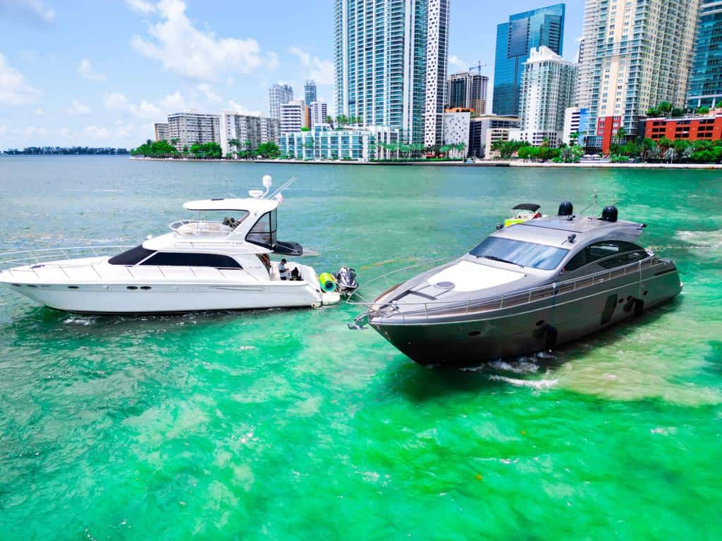 64FT PERSHING WIND MIAMI YACHT FOR RENT (1)